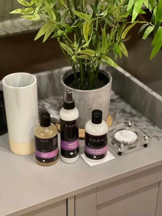https://cdn.salonspotlight.com/photos/o2Nr9RsdbIZ1lkH7FM9c/49692e89-26ed-4603-a251-46fb1b6b57c9_720x720
