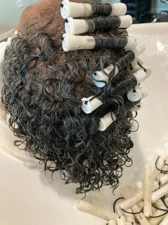 https://cdn.salonspotlight.com/photos/o2fV4pICZbeK0JKUZD53/ed87cf3b-e5eb-4023-be05-61354a3d23b5_720x720