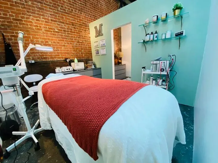 https://cdn.salonspotlight.com/photos/o35c4cp2x1D60SZJ9psE/0ff40dfc-d3fd-44d4-b458-a4295f857101_720x720