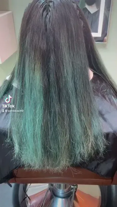 https://cdn.salonspotlight.com/photos/o35c4cp2x1D60SZJ9psE/f35ecec9-3888-43fb-a202-b77bd2076311_720x720