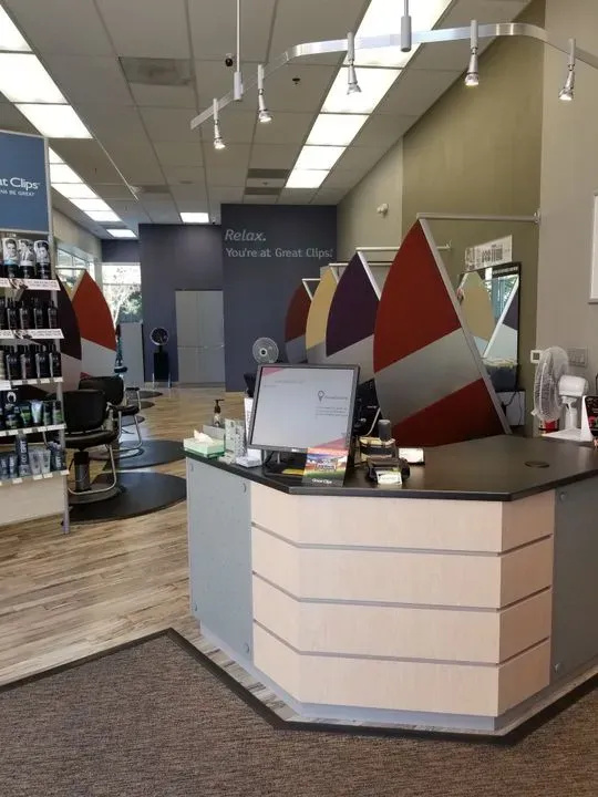 https://cdn.salonspotlight.com/photos/o3fBIbHjAHohX4V4rqA3/b9746370-10ad-449a-ab32-0c93ded5413f_720x720