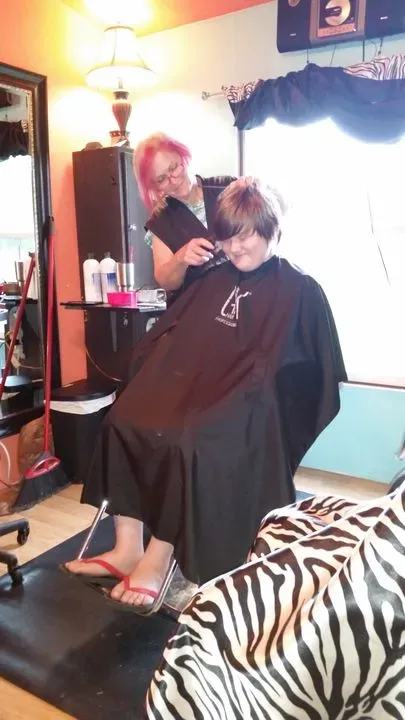 https://cdn.salonspotlight.com/photos/o4fpyxHHwogS4KJ5psTv/a285df8d-9614-4561-9178-e4ced5dea3ec_720x720