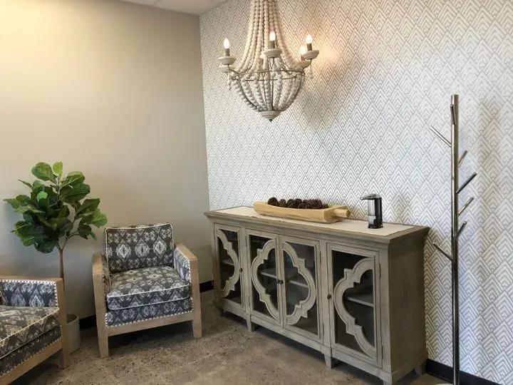 https://cdn.salonspotlight.com/photos/o6hEXVMnW7qeY2OfGXAY/148a9162-52c2-4052-a2eb-7c16eddc9a78_720x720