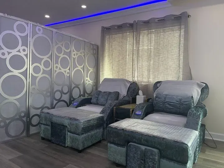 https://cdn.salonspotlight.com/photos/o6ybPhQbYz0lhvDpWH66/6291cf2a-f188-4715-ab5c-54ed94333469_720x720
