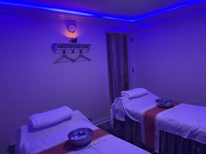 https://cdn.salonspotlight.com/photos/o6ybPhQbYz0lhvDpWH66/daee5305-d9fa-453c-ad8d-2d8745e21767_720x720