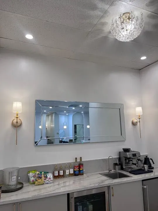 https://cdn.salonspotlight.com/photos/o7azfh9CnsCBsFON5so4/b0085fee-3c5b-492b-8b8e-d9356deca246_720x720
