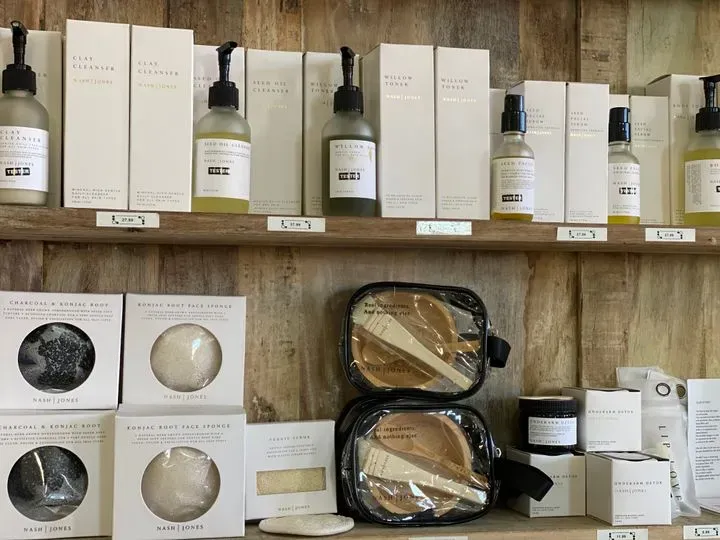 https://cdn.salonspotlight.com/photos/oAR5Y4D8fz1tDZrtNWnG/2818d9fd-73c5-4bd2-b194-03b109267b87_720x720