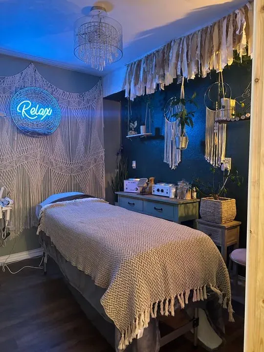 https://cdn.salonspotlight.com/photos/oAR5Y4D8fz1tDZrtNWnG/a7f1eb8a-05c6-4f50-8e6e-0b900b74fd98_720x720