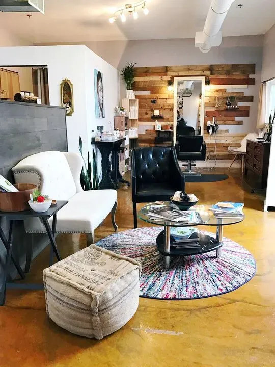 https://cdn.salonspotlight.com/photos/oBXmXIwjjKYOWlusvZjz/c3a18f78-d379-4e4f-a706-dea628883216_720x720