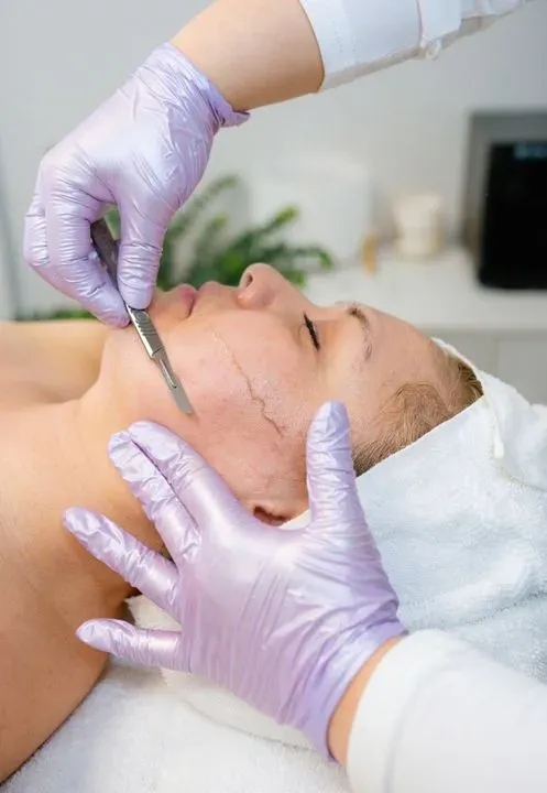 https://cdn.salonspotlight.com/photos/oCJPvW7VohefyH7WW8o5/40a57fd2-6a3e-4b0d-84e9-d05f19b5a498_720x720