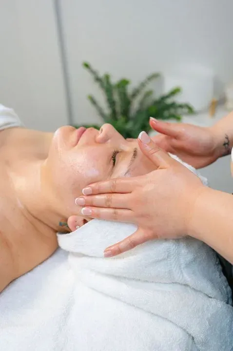 https://cdn.salonspotlight.com/photos/oCJPvW7VohefyH7WW8o5/4685971c-9953-492d-bc55-30f3e6bb9405_720x720
