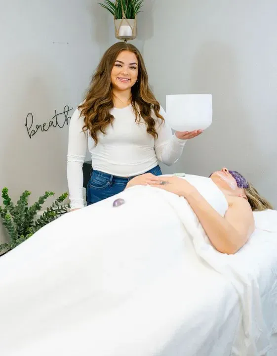 https://cdn.salonspotlight.com/photos/oCJPvW7VohefyH7WW8o5/dfc471e9-fe72-4b58-b2cd-1210cd3ae769_720x720