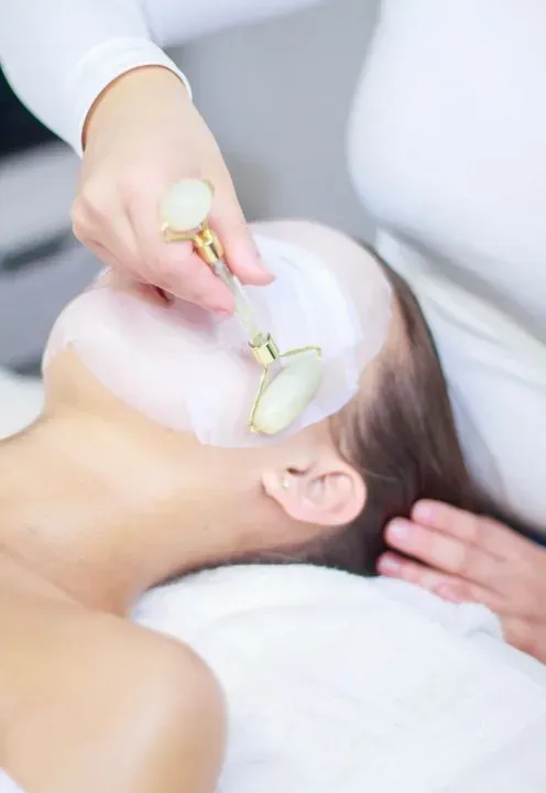 https://cdn.salonspotlight.com/photos/oCJPvW7VohefyH7WW8o5/e9537d75-c621-4b67-b945-dd575a597499_720x720