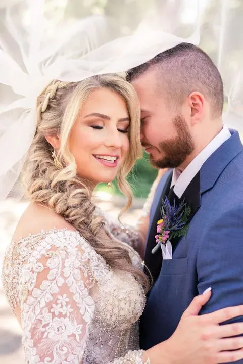 https://cdn.salonspotlight.com/photos/oEIoDf8aWw0wCHIT8a43/08c81f49-7bbf-4def-bea3-501dde8194e0_720x720