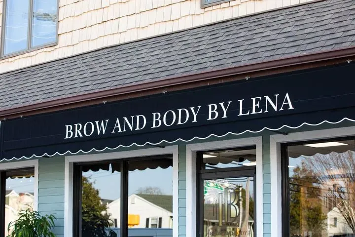https://cdn.salonspotlight.com/photos/oEIoDf8aWw0wCHIT8a43/5013bba0-2a72-415f-a905-c2b54eb44008_720x720