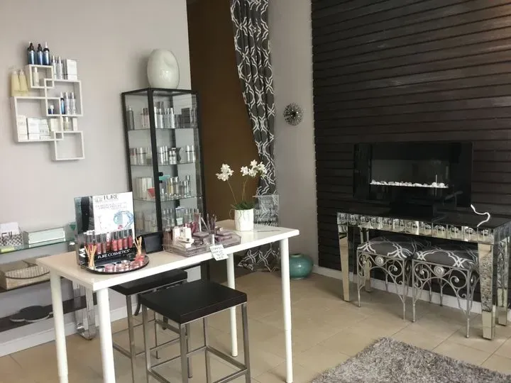 https://cdn.salonspotlight.com/photos/oEZIWozqU8XFvbcVjCL7/6254f10f-5392-4020-8753-f91ad9afdda6_720x720
