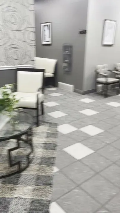 https://cdn.salonspotlight.com/photos/oEuGWJtQBU1sdLhvVBxH/d3366e82-9bab-41a3-9a25-5c43148c7a59_720x720