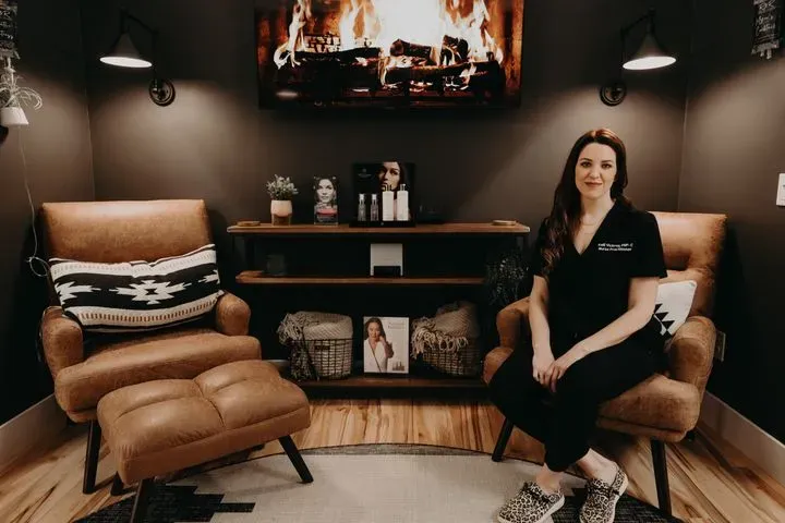 https://cdn.salonspotlight.com/photos/oFIfyOZOOBR048aBARIl/6b65dcda-4814-4064-9364-667bd66ecabe_720x720
