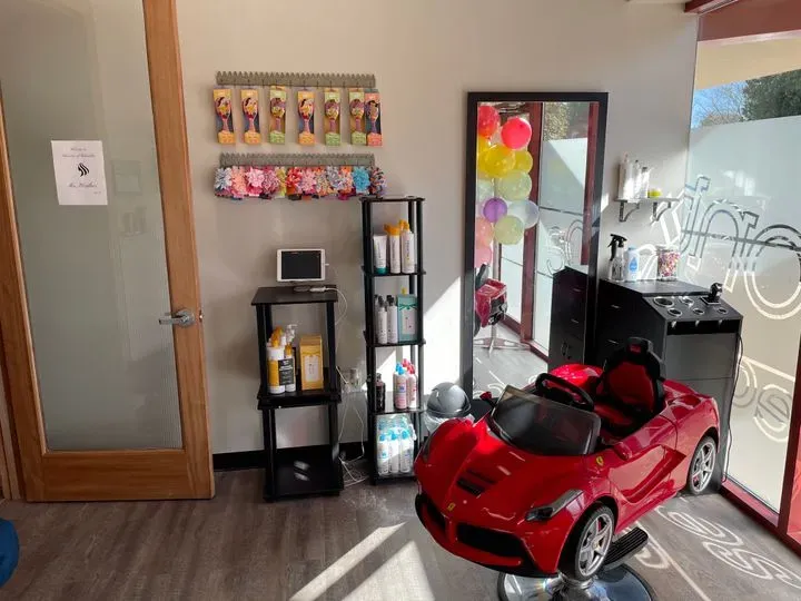 https://cdn.salonspotlight.com/photos/oFWqh5hDOwEIsGUMC6J1/796dda10-0bd6-49e5-9e4c-6cdf3f1b92ec_720x720