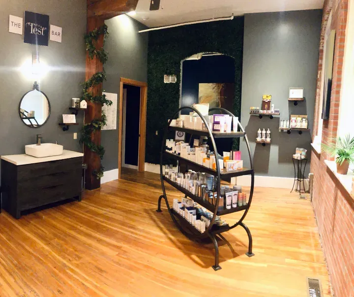 https://cdn.salonspotlight.com/photos/oGJpsVyTnLZVOxg041Rx/173bd1f5-3dff-4296-acf3-a29e00b22286_720x720