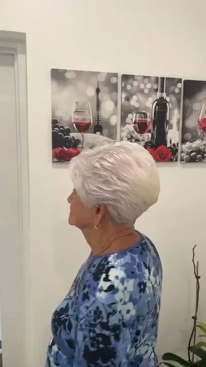 https://cdn.salonspotlight.com/photos/oHDLkgESeHKBj1Q2u0S6/62efce0e-9b09-469e-8975-bcc6867936a7_720x720