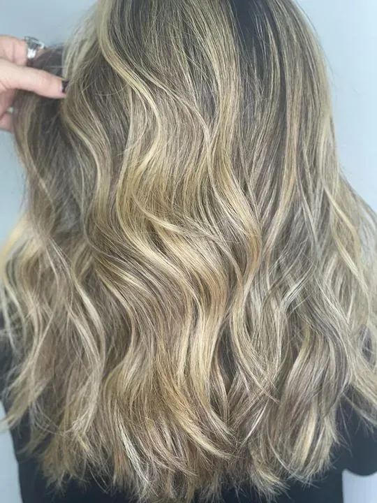 https://cdn.salonspotlight.com/photos/oHDLkgESeHKBj1Q2u0S6/fa3f2de0-84d3-4044-b250-2b071f9c9227_720x720