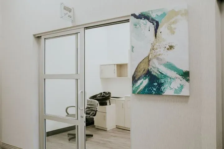 https://cdn.salonspotlight.com/photos/oHpbYdqOvD9AbT6W15Zb/f5a9e388-5bd0-4e9e-abaf-c33e4878b939_720x720