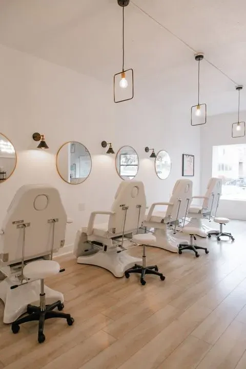 https://cdn.salonspotlight.com/photos/oIGISoagHdQd20664Loe/87e273cc-8916-427b-9efc-8e02f12747c8_720x720