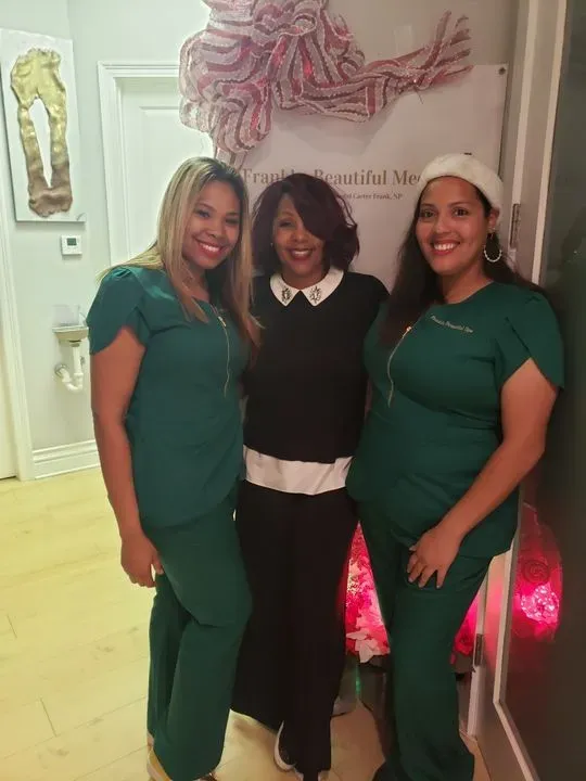 https://cdn.salonspotlight.com/photos/oJARnL8NGXhIqh5AVLWG/e6f15cd7-4f3b-4f50-9774-4924d18329b2_720x720