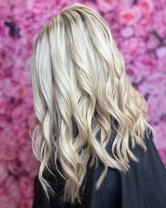 https://cdn.salonspotlight.com/photos/oNvnsAxkoI37QdNDIvMc/0e8888da-4a20-4ea1-b254-e8d1a9a47526_720x720