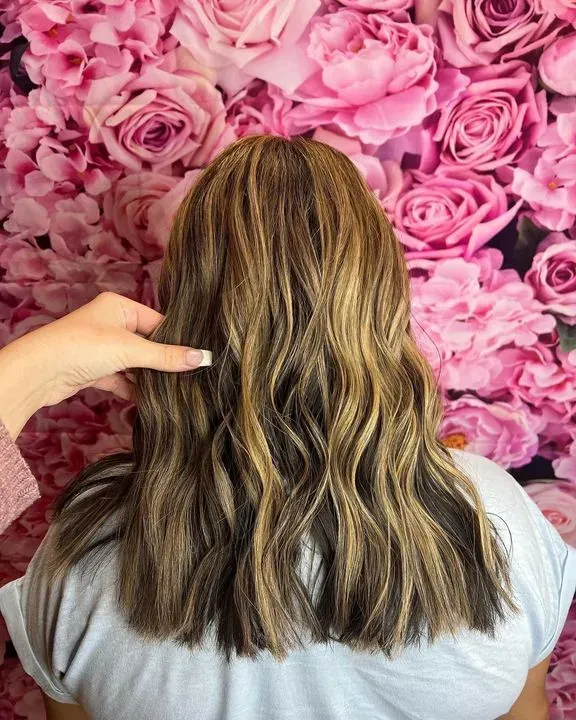 https://cdn.salonspotlight.com/photos/oNvnsAxkoI37QdNDIvMc/5e87b3ad-1249-4abf-adbc-e1b32dc6c134_720x720