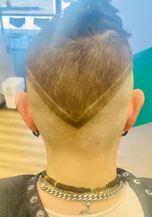 https://cdn.salonspotlight.com/photos/oOfnQQZPJEqFeBYUZ0es/44392698-1a7e-4e8f-9ff5-7693823ae2ad_720x720