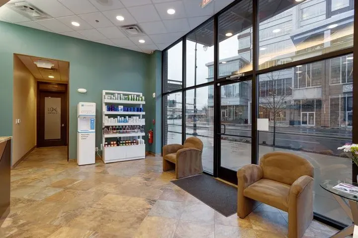 https://cdn.salonspotlight.com/photos/oPn8S4dDIkwtsA1CtU5W/f8577cec-b6b5-435a-971a-9cacdd4efc09_720x720
