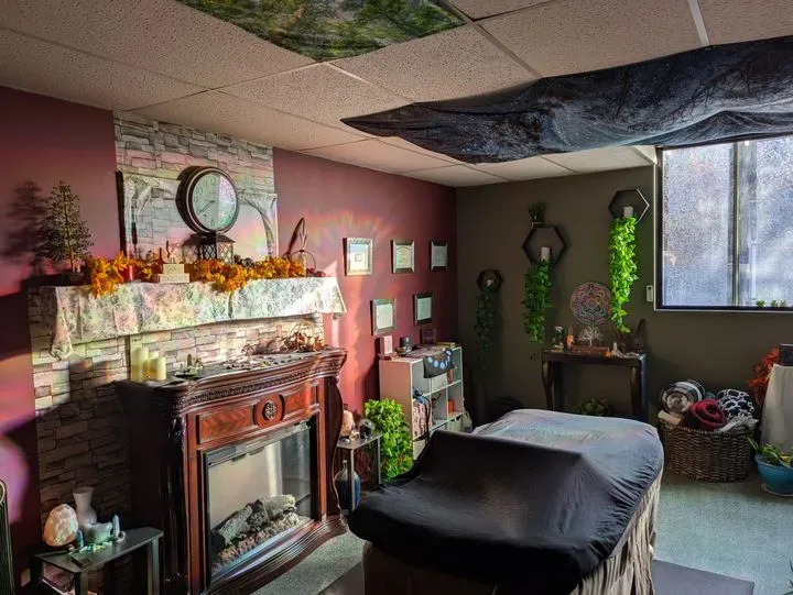 https://cdn.salonspotlight.com/photos/oQOuDtScWjb4zyGdmQAX/edf88a3c-ff3f-4073-a32c-1acdfb361b42_720x720