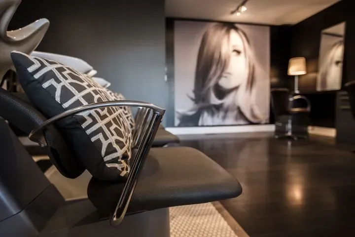 https://cdn.salonspotlight.com/photos/oSMXJQFUxMxoLQFhBdcK/ec1f1a7a-a872-449c-b9b3-a80ff8cf27e9_720x720