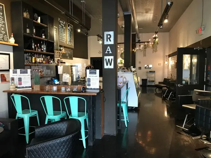 https://cdn.salonspotlight.com/photos/oUJZvbcLQ5u2tPNLl7Ro/a11b1257-8182-4f06-a527-30b9b63ab70f_720x720