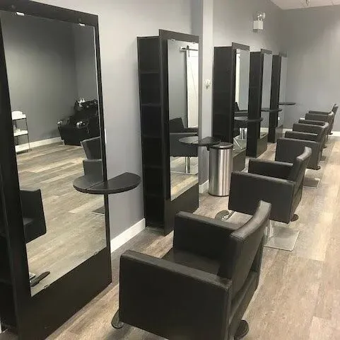 https://cdn.salonspotlight.com/photos/oVtOcG9Ca3oQhgblrsg9/c33f0023-3e50-4427-be1a-164f97b4e3da_720x720