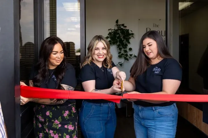 https://cdn.salonspotlight.com/photos/oWnQXXaOkqRdnRHof3xi/40ca08aa-98cf-4925-9a08-0578526f98e2_720x720