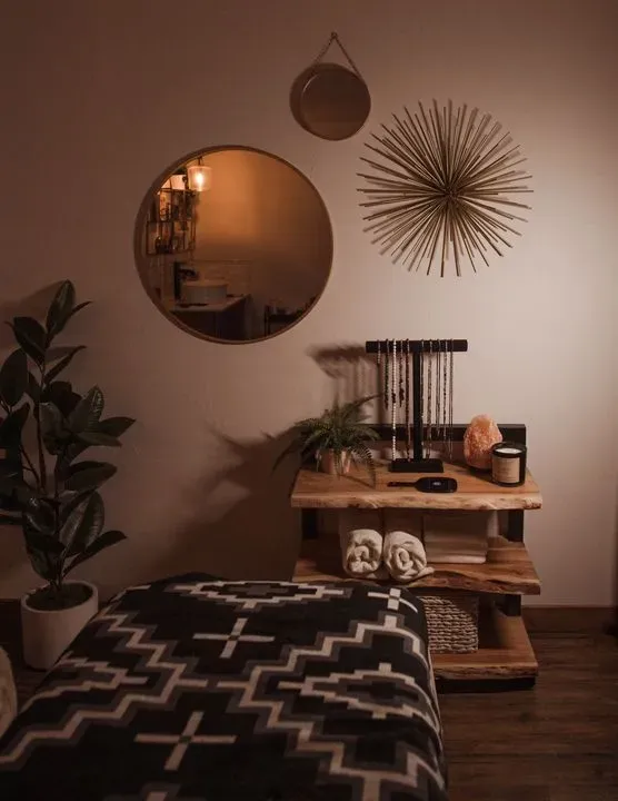 https://cdn.salonspotlight.com/photos/oWshxkSZDN57mebTntqE/5f54b09f-6712-439e-a1b3-d69ca8cb5366_720x720