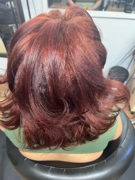 https://cdn.salonspotlight.com/photos/oXZ8sZ4dgdgMAVVfOCHd/b855b941-a12a-4ece-a071-336960eba35e_720x720