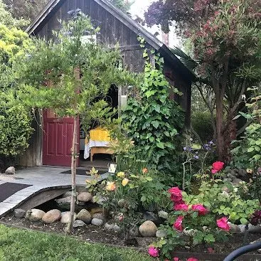 https://cdn.salonspotlight.com/photos/oYvhoKsaRRoaEeUd4ox4/ac7fc514-525d-416a-8ed8-fdffcb229aa9_720x720