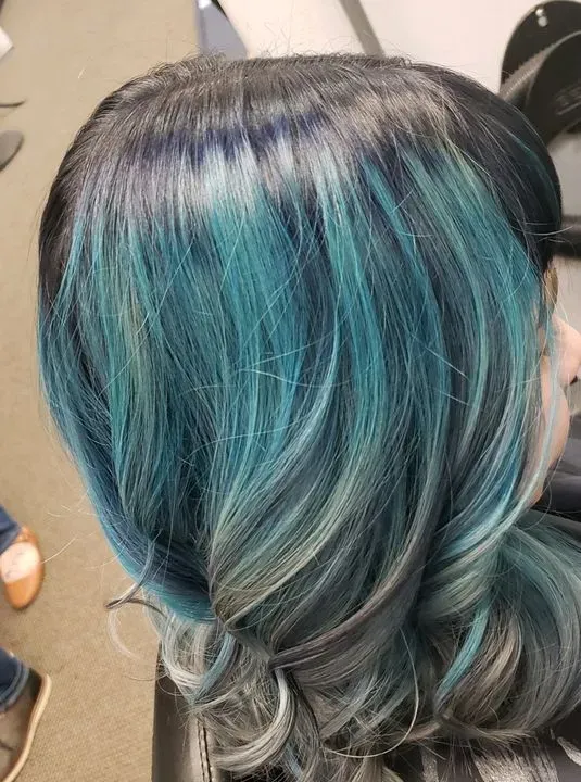 https://cdn.salonspotlight.com/photos/oaPrwltoVinMnJwbbuBI/405976a8-5364-4c65-a0e7-12fe0752e864_720x720