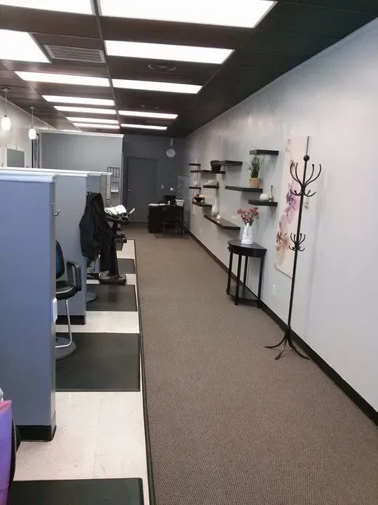 https://cdn.salonspotlight.com/photos/oaPrwltoVinMnJwbbuBI/883d4690-d6ce-45e5-999a-f9e1ea071627_720x720
