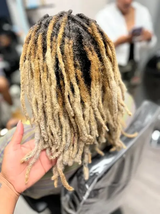 https://cdn.salonspotlight.com/photos/oaj8BDIfSNIkKfT4Oqtq/3476ec66-8b07-4ba0-8141-aa0304288524_720x720