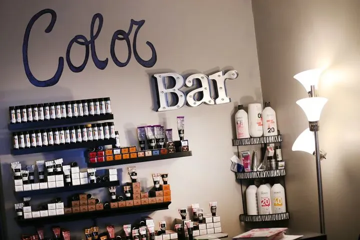 https://cdn.salonspotlight.com/photos/obqUzoggRECDxIqYqyUu/ecbd96d0-21ff-4e7d-895f-5e50443f3f39_720x720