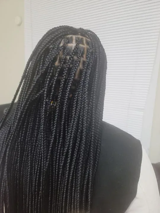 https://cdn.salonspotlight.com/photos/obzQia7zUBBLZjcCpEMs/33335811-ac21-42d5-a965-631d12b056a3_720x720