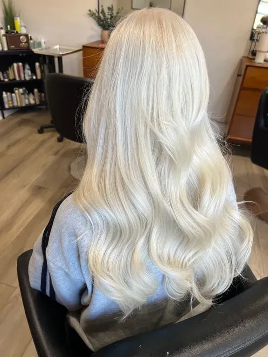 https://cdn.salonspotlight.com/photos/odlgM1yUNx5GUNzNENaS/90888498-3196-462e-ab53-afcd64774961_720x720