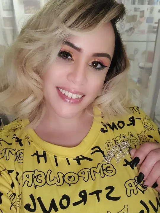 https://cdn.salonspotlight.com/photos/oednLV5EflIIX5HaEGNH/adaf91f4-1a40-45ed-bc94-9f2a59213050_720x720