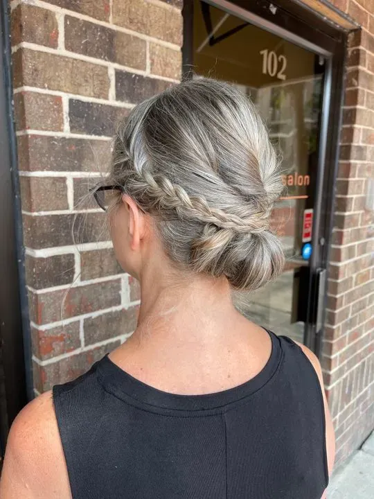 https://cdn.salonspotlight.com/photos/ogTqcXpYoUPaCsrTisOz/9f01526b-afab-41b3-b055-ce169b675447_720x720