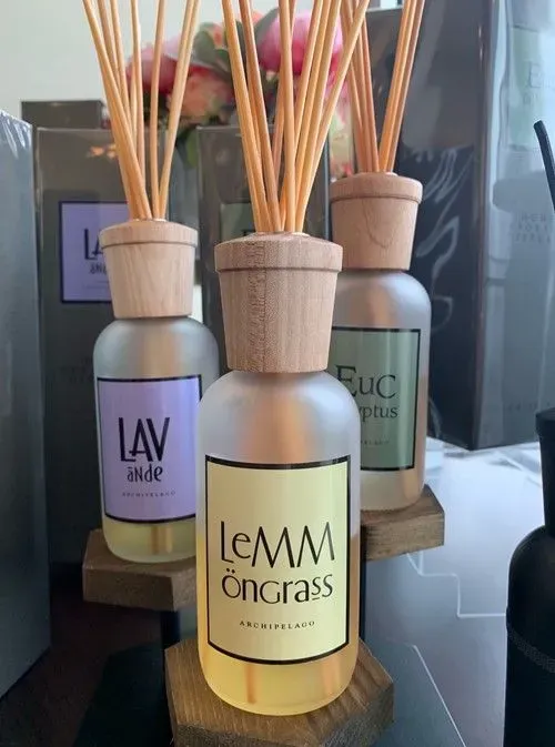 https://cdn.salonspotlight.com/photos/ogjT0D9QCJPi8Ol0BThM/1c86f7cc-11cf-48e1-9368-0e3f9d4b343d_720x720